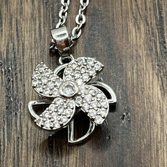 Fan Flower Spinning Windmill And Rhinestones Necklace Stainless Steel - Picture 5 of 16